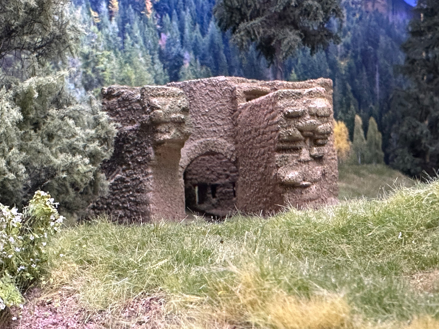 Burgruine H0 - Fertigmodell - Vorbestellung/Auslieferung ab Februar 2026