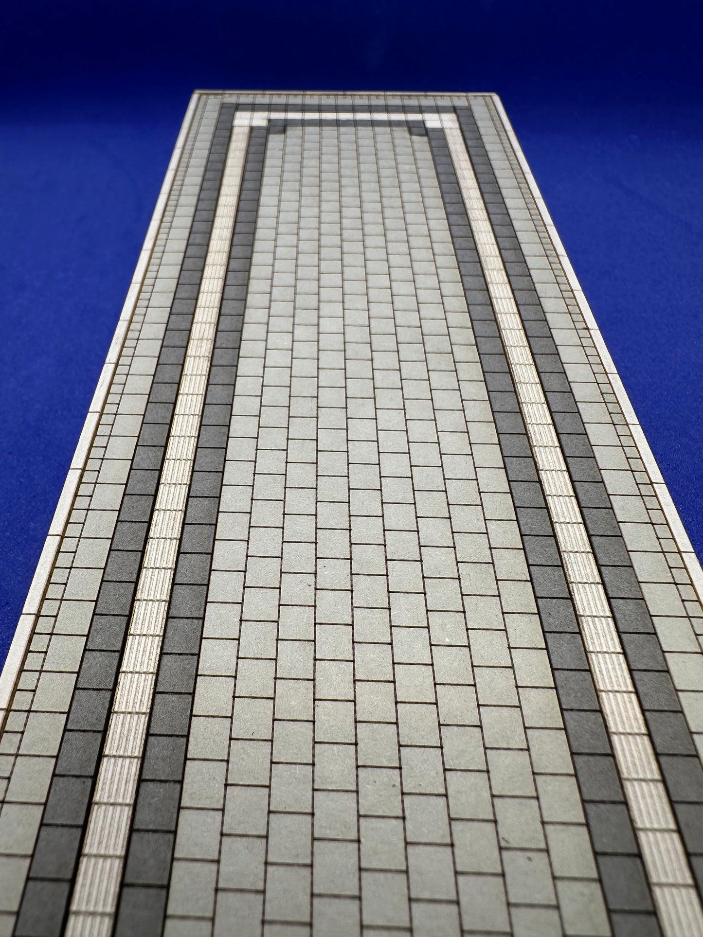 Mittelbahnsteig Epoche 6 H0 1:87 - Modul 4 Endstück | Passend für C-Gleis