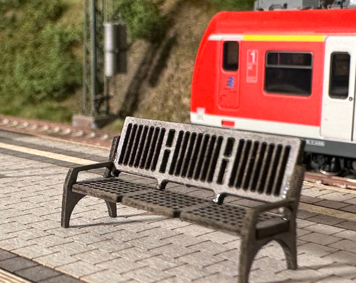 Sitzbänke Bahnsteig Epoche VI