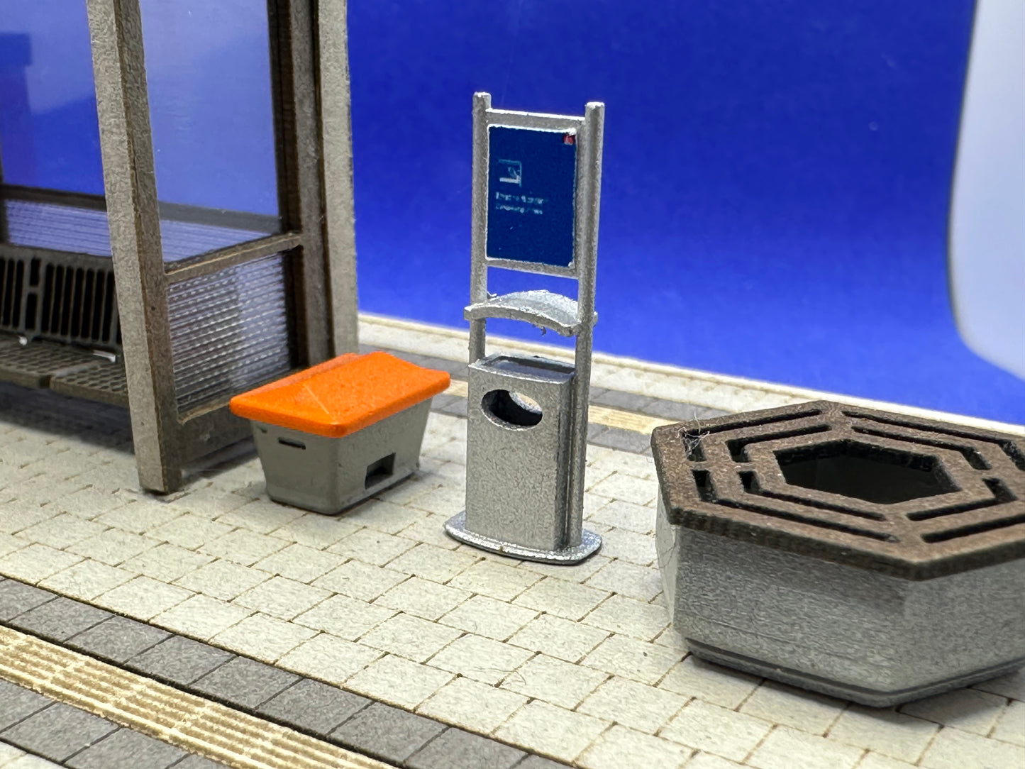 Mülleimer mit Aschenbecher DB Bahnsteig H0