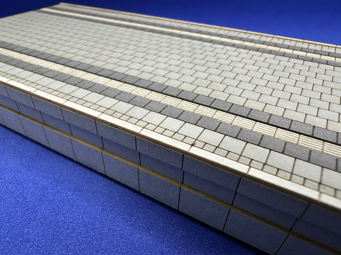 Mittelbahnsteig Epoche 6 H0 1:87 - Modul 1 | Passend für C-Gleis