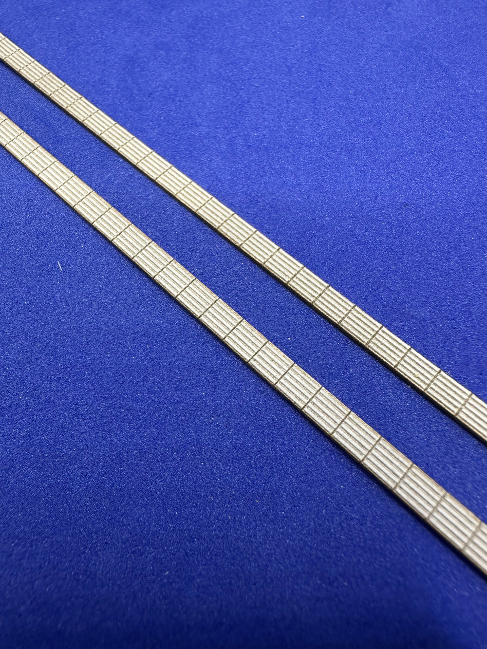 Tactile guidance strips for Era VI platforms H0 1:87