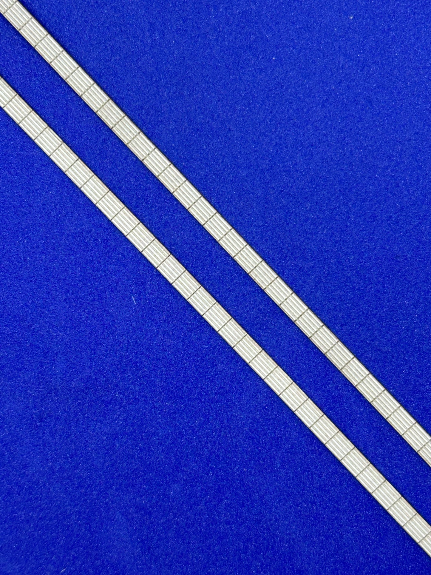 Blindenleitlinien für Bahnsteig Epoche 6 H0 1:87