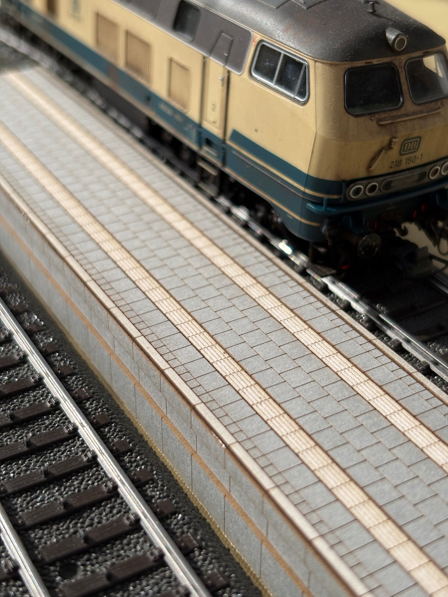 Bahnsteig für C-Gleis 35mm EPOCHE V/VI 1:87 Lasercut Bausatz Modul 1