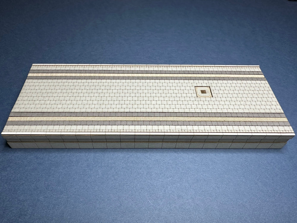 Island platform – Era VI, H0 1:87 – Module 2 with drain cover | Suitable for C track