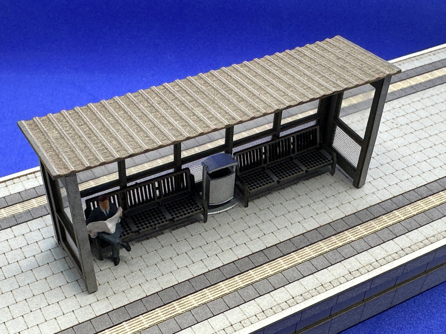 Mittelbahnsteig Epoche 6 H0 1:87 - Modul 1 | Passend für C-Gleis