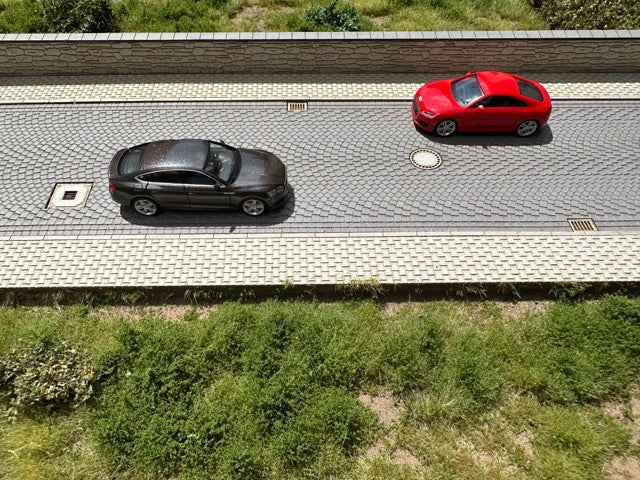 Pflastersteinstraße mit Gehwegen Gullis und Mauer - Minidiorama 1:87